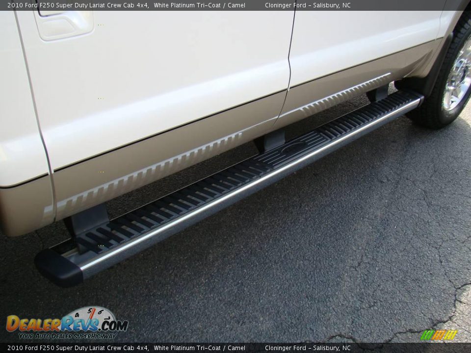 2010 Ford F250 Super Duty Lariat Crew Cab 4x4 White Platinum Tri-Coat / Camel Photo #16