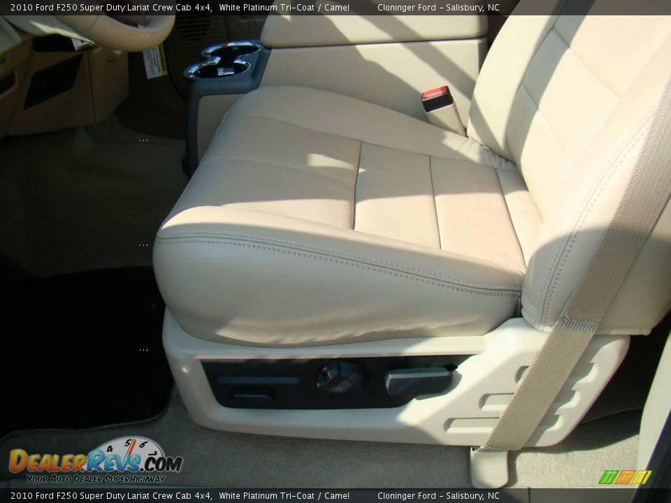 2010 Ford F250 Super Duty Lariat Crew Cab 4x4 White Platinum Tri-Coat / Camel Photo #20