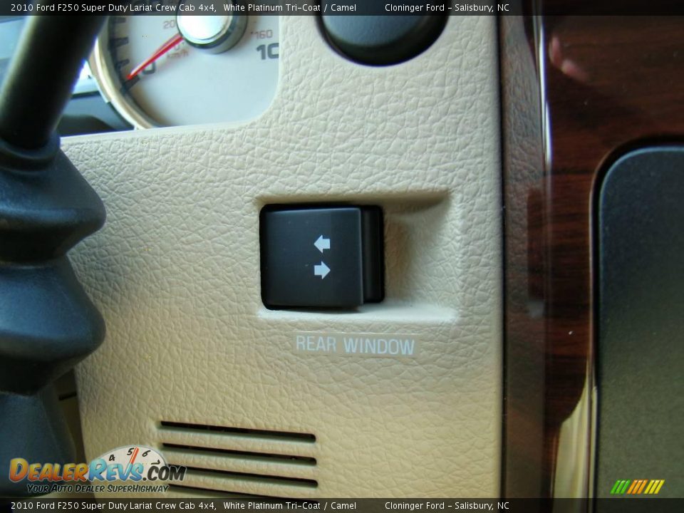 2010 Ford F250 Super Duty Lariat Crew Cab 4x4 White Platinum Tri-Coat / Camel Photo #27