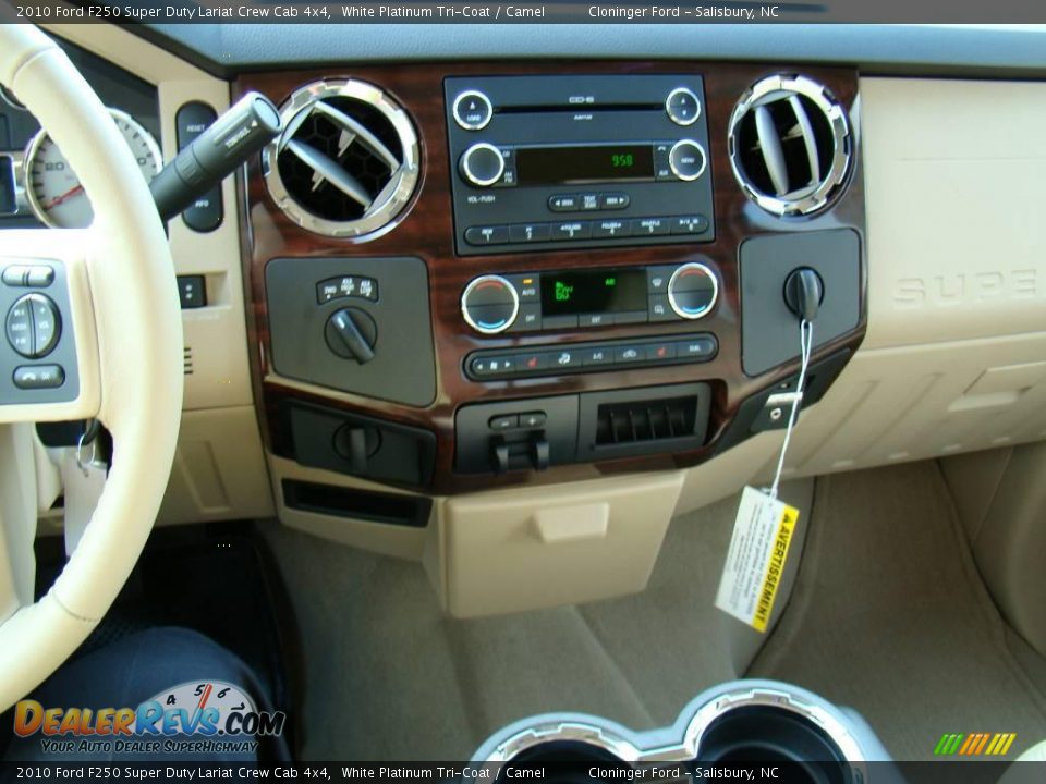 2010 Ford F250 Super Duty Lariat Crew Cab 4x4 White Platinum Tri-Coat / Camel Photo #29