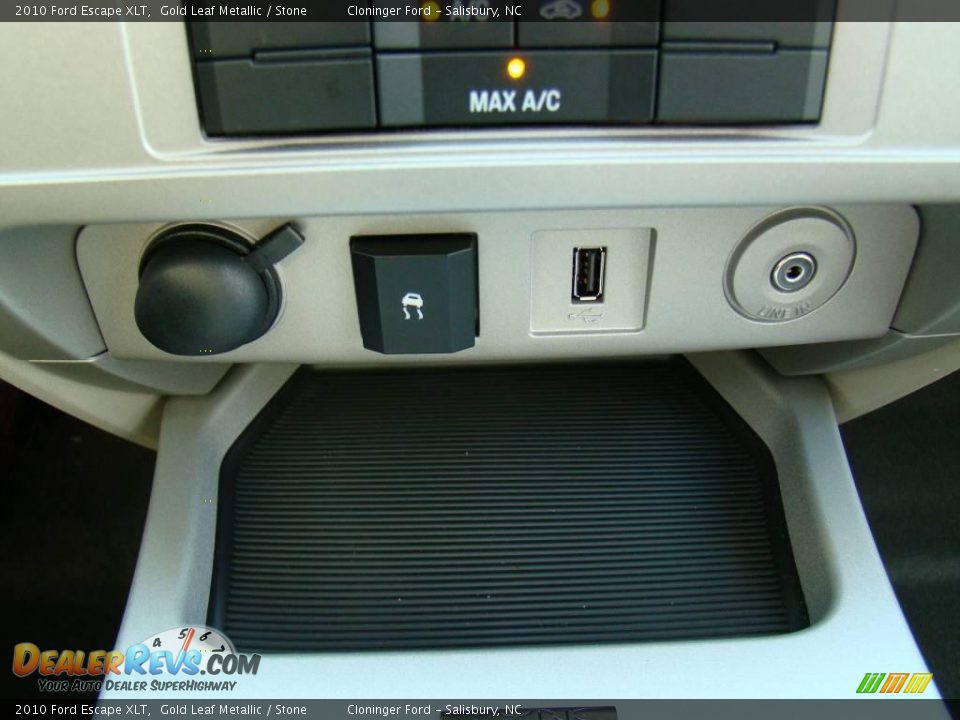 2010 Ford Escape XLT Gold Leaf Metallic / Stone Photo #26