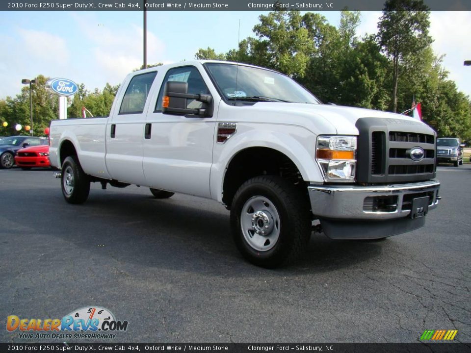 2010 Ford F250 Super Duty XL Crew Cab 4x4 Oxford White / Medium Stone Photo #1