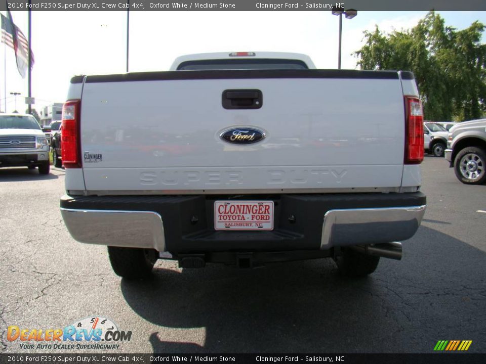 2010 Ford F250 Super Duty XL Crew Cab 4x4 Oxford White / Medium Stone Photo #4