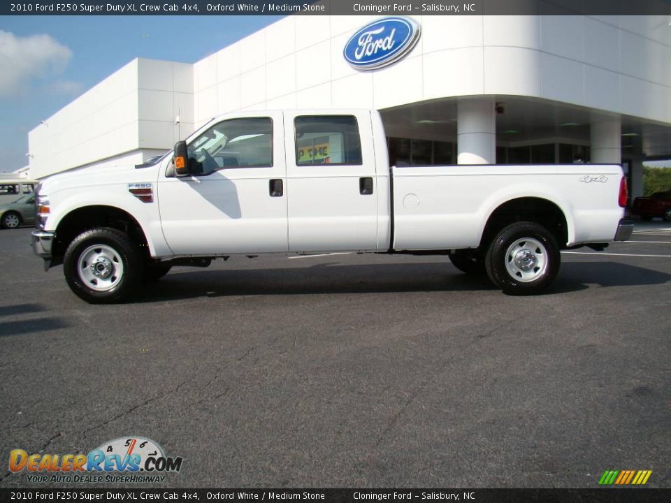 2010 Ford F250 Super Duty XL Crew Cab 4x4 Oxford White / Medium Stone Photo #5