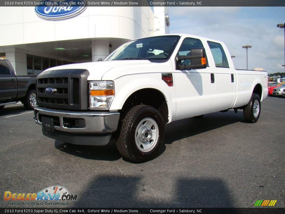2010 Ford F250 Super Duty XL Crew Cab 4x4 Oxford White / Medium Stone Photo #6