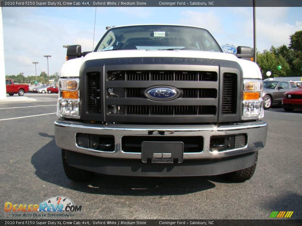 2010 Ford F250 Super Duty XL Crew Cab 4x4 Oxford White / Medium Stone Photo #7