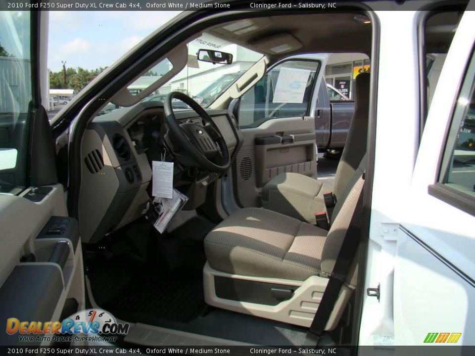 2010 Ford F250 Super Duty XL Crew Cab 4x4 Oxford White / Medium Stone Photo #8