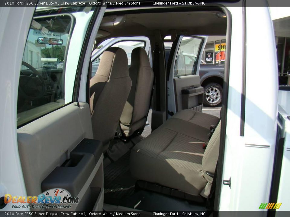 2010 Ford F250 Super Duty XL Crew Cab 4x4 Oxford White / Medium Stone Photo #9