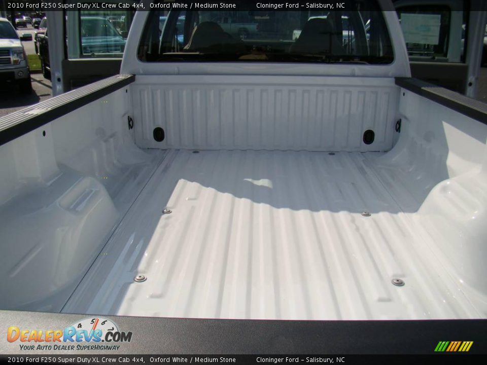 2010 Ford F250 Super Duty XL Crew Cab 4x4 Oxford White / Medium Stone Photo #10