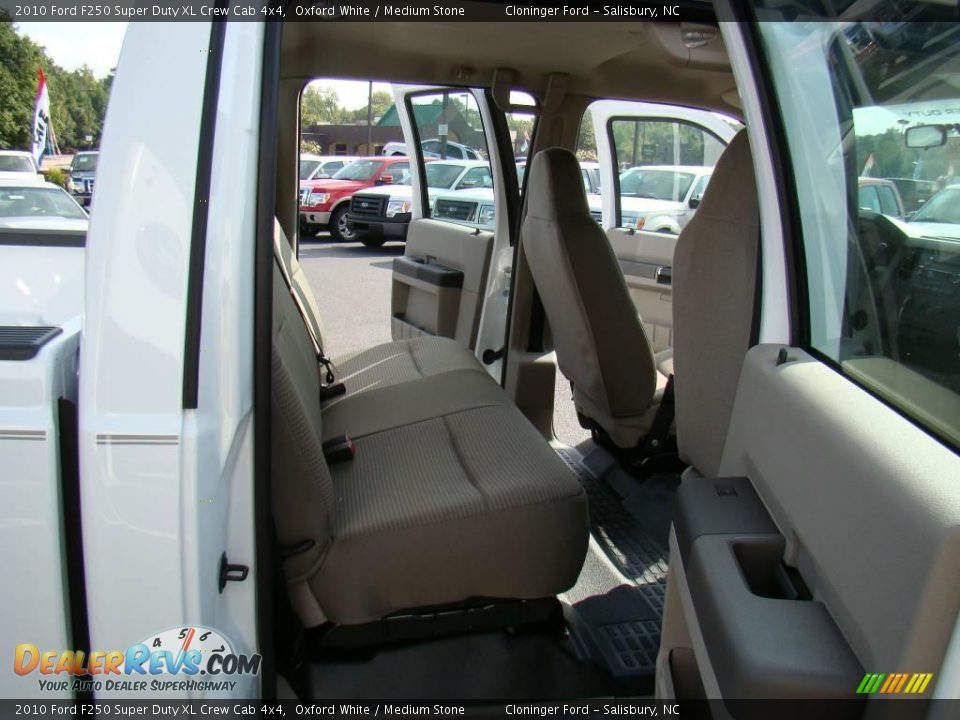 2010 Ford F250 Super Duty XL Crew Cab 4x4 Oxford White / Medium Stone Photo #11