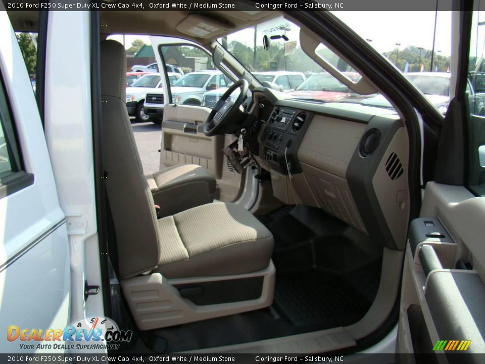 2010 Ford F250 Super Duty XL Crew Cab 4x4 Oxford White / Medium Stone Photo #12