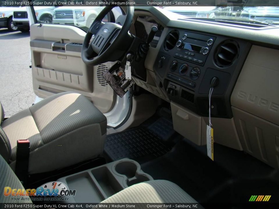 2010 Ford F250 Super Duty XL Crew Cab 4x4 Oxford White / Medium Stone Photo #13