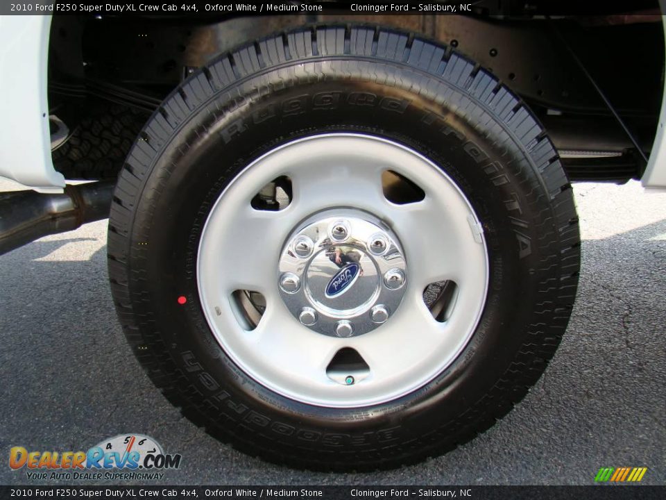 2010 Ford F250 Super Duty XL Crew Cab 4x4 Oxford White / Medium Stone Photo #15