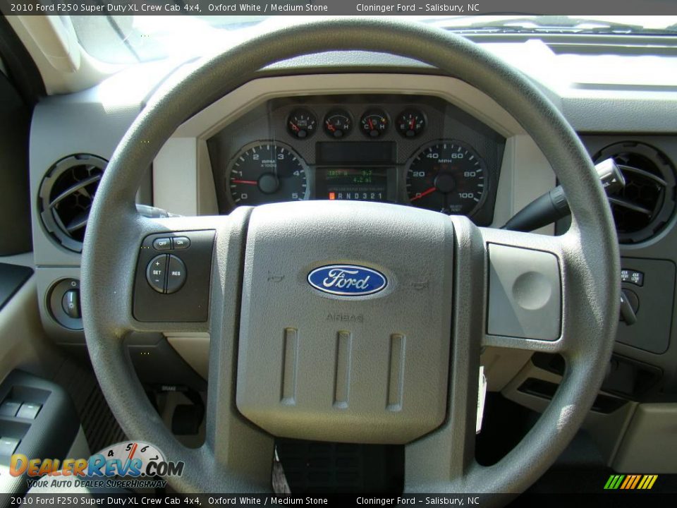 2010 Ford F250 Super Duty XL Crew Cab 4x4 Oxford White / Medium Stone Photo #20
