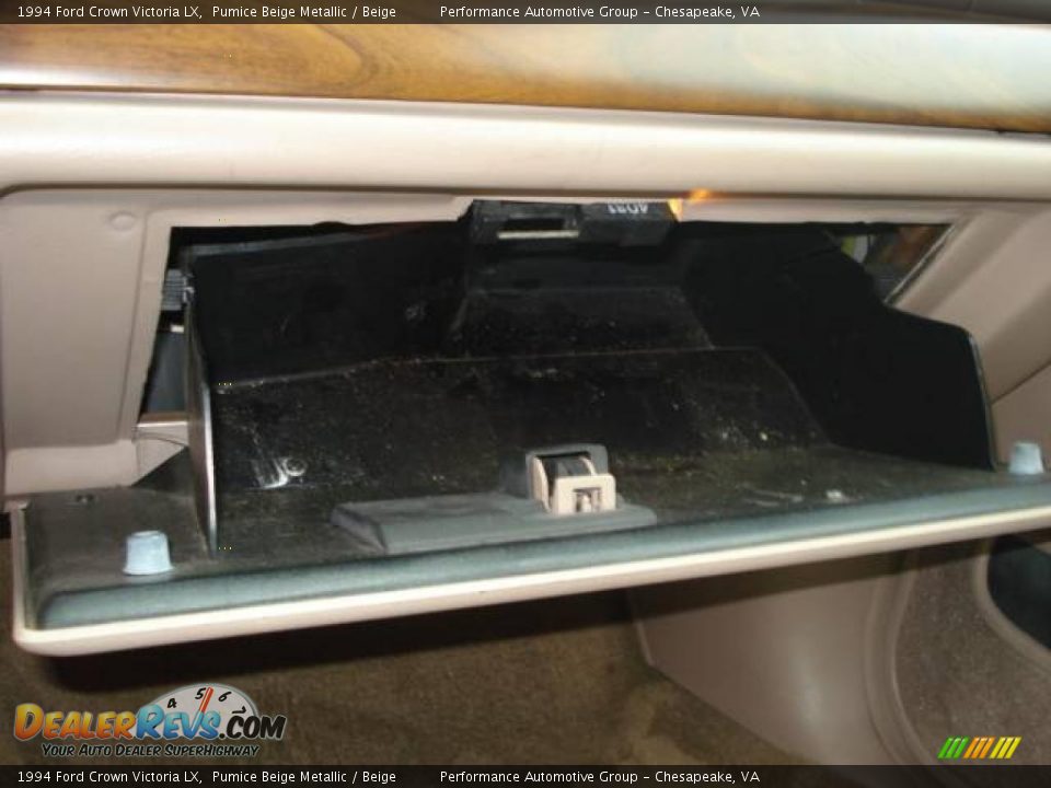 1994 Ford Crown Victoria LX Pumice Beige Metallic / Beige Photo #20
