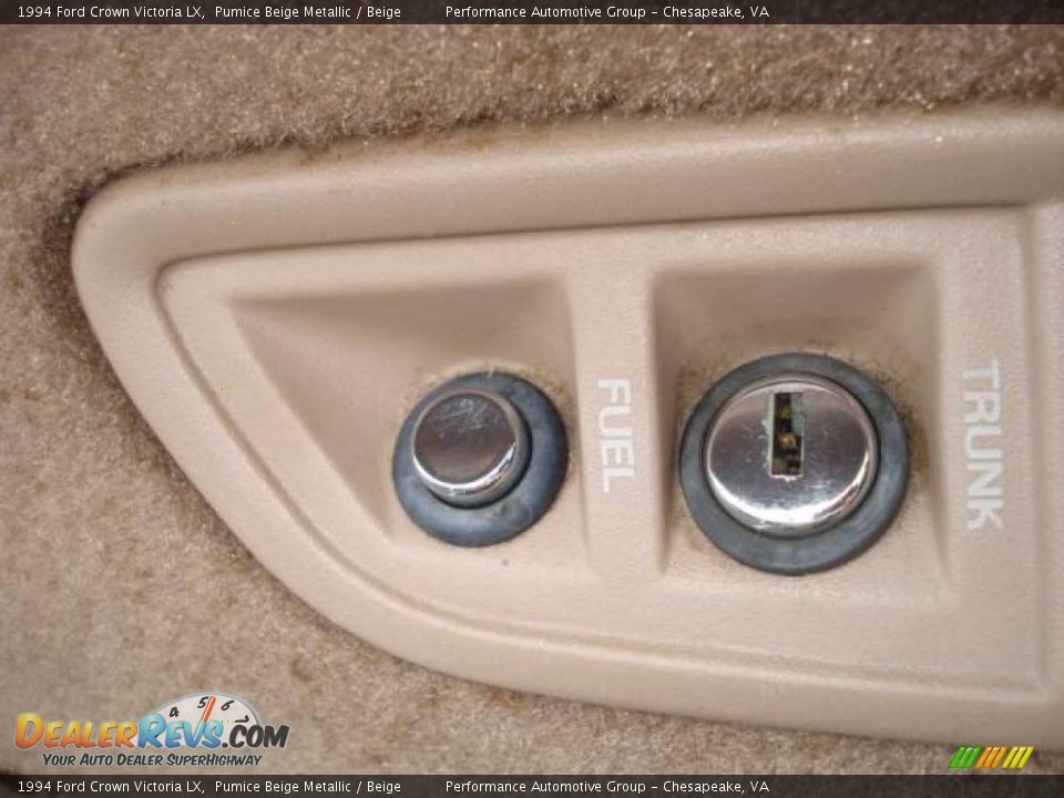 1994 Ford Crown Victoria LX Pumice Beige Metallic / Beige Photo #22