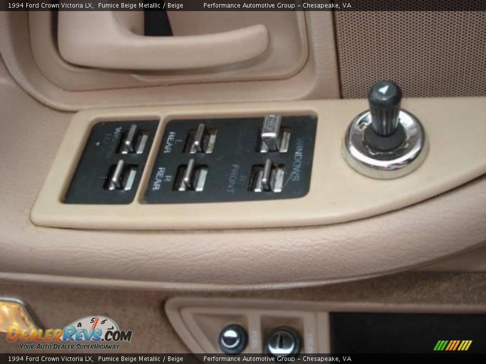 1994 Ford Crown Victoria LX Pumice Beige Metallic / Beige Photo #23