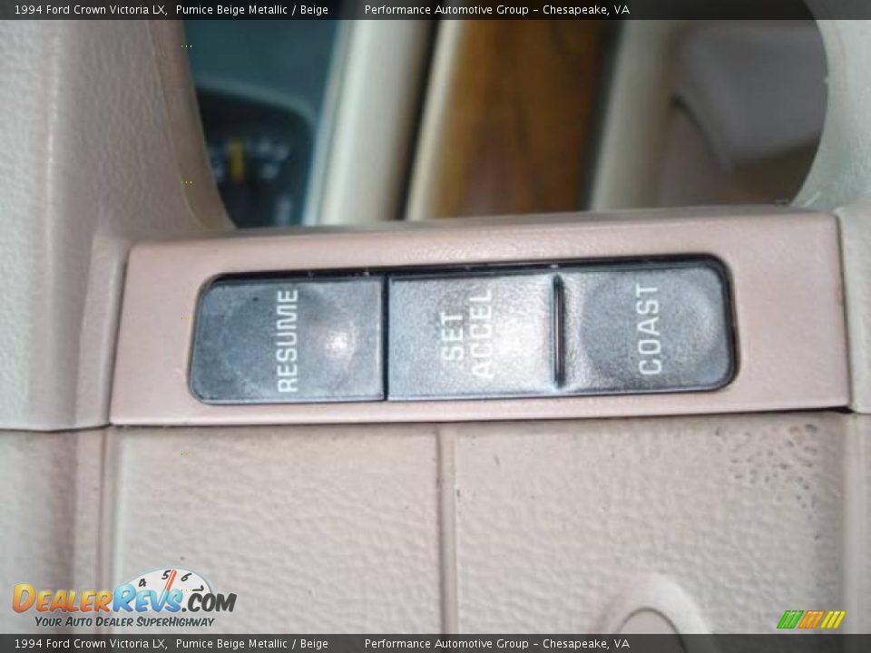 1994 Ford Crown Victoria LX Pumice Beige Metallic / Beige Photo #24