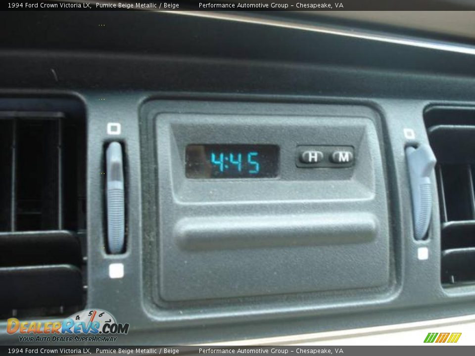 1994 Ford Crown Victoria LX Pumice Beige Metallic / Beige Photo #28