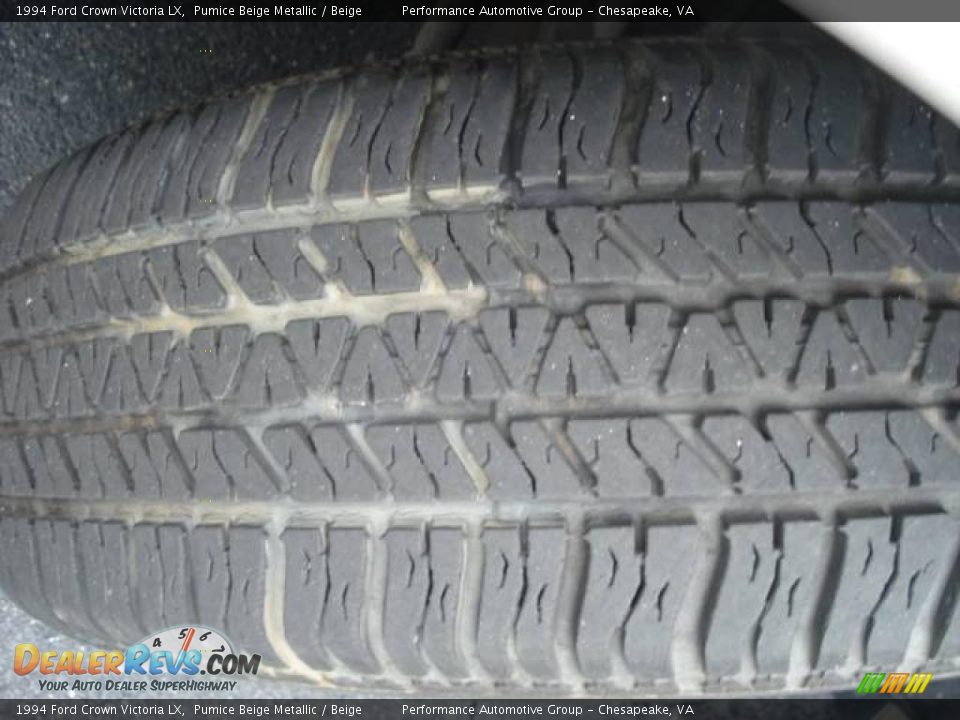 1994 Ford Crown Victoria LX Pumice Beige Metallic / Beige Photo #30