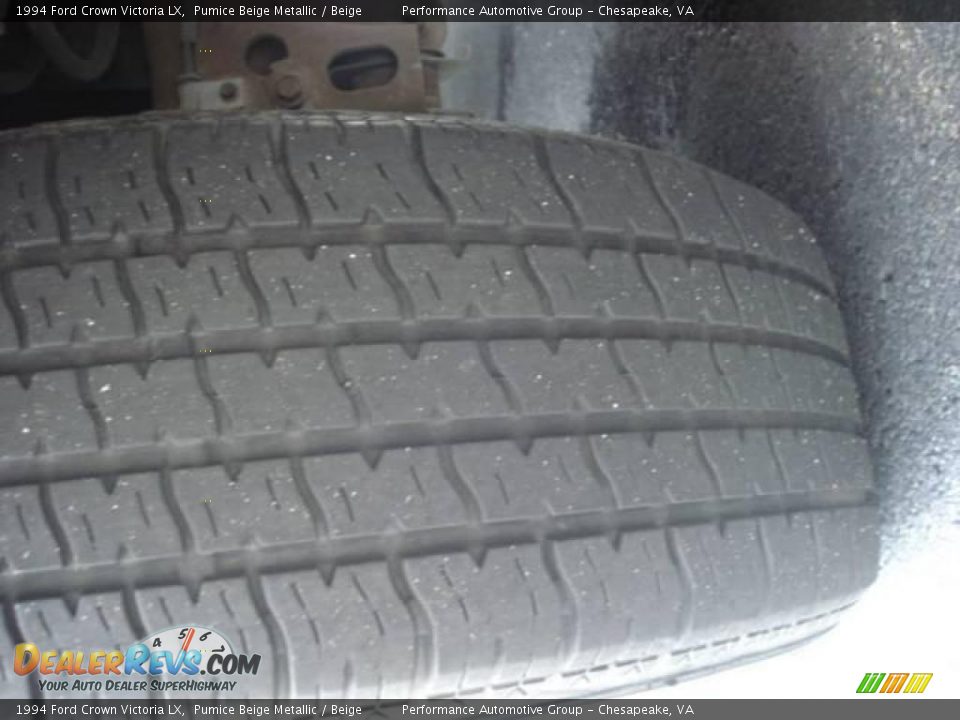 1994 Ford Crown Victoria LX Pumice Beige Metallic / Beige Photo #32