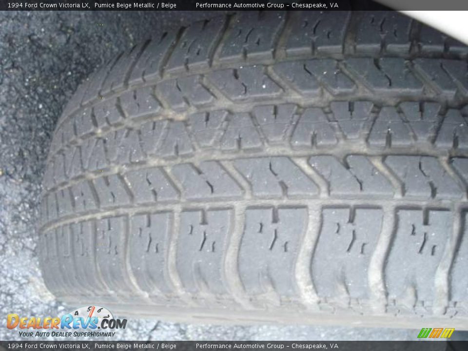 1994 Ford Crown Victoria LX Pumice Beige Metallic / Beige Photo #36