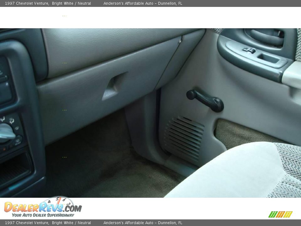 1997 Chevrolet Venture Bright White / Neutral Photo #14