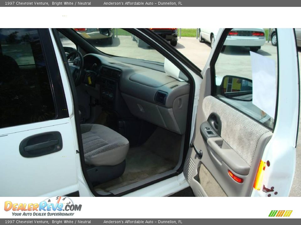 1997 Chevrolet Venture Bright White / Neutral Photo #15