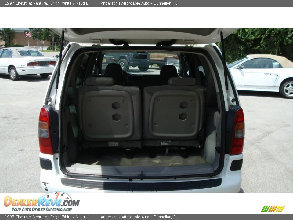 1997 Chevrolet Venture Bright White / Neutral Photo #18