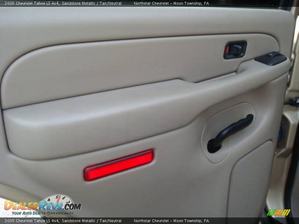 2005 Chevrolet Tahoe LS 4x4 Sandstone Metallic / Tan/Neutral Photo #13