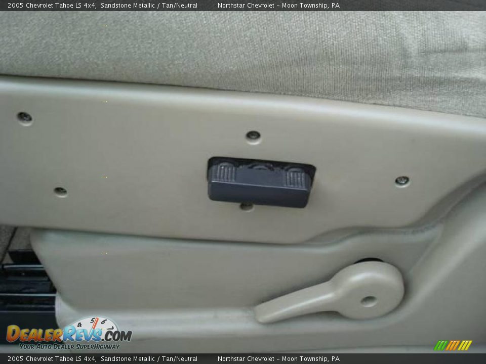 2005 Chevrolet Tahoe LS 4x4 Sandstone Metallic / Tan/Neutral Photo #15