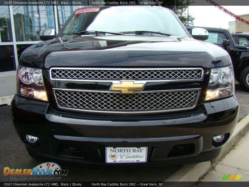 2007 Chevrolet Avalanche LTZ 4WD Black / Ebony Photo #2