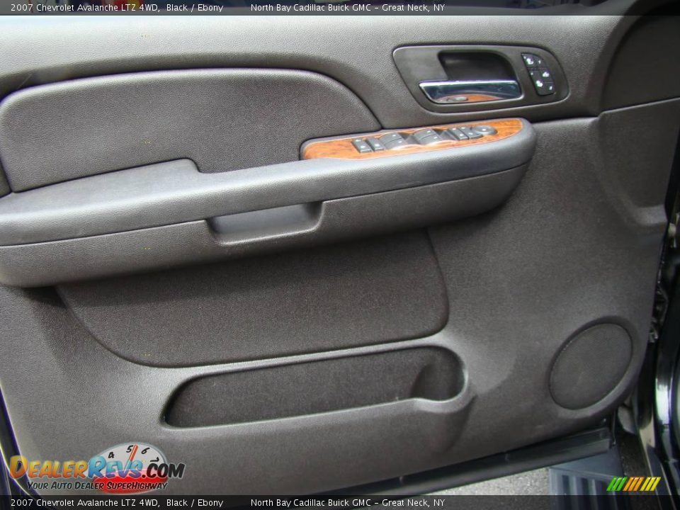2007 Chevrolet Avalanche LTZ 4WD Black / Ebony Photo #9