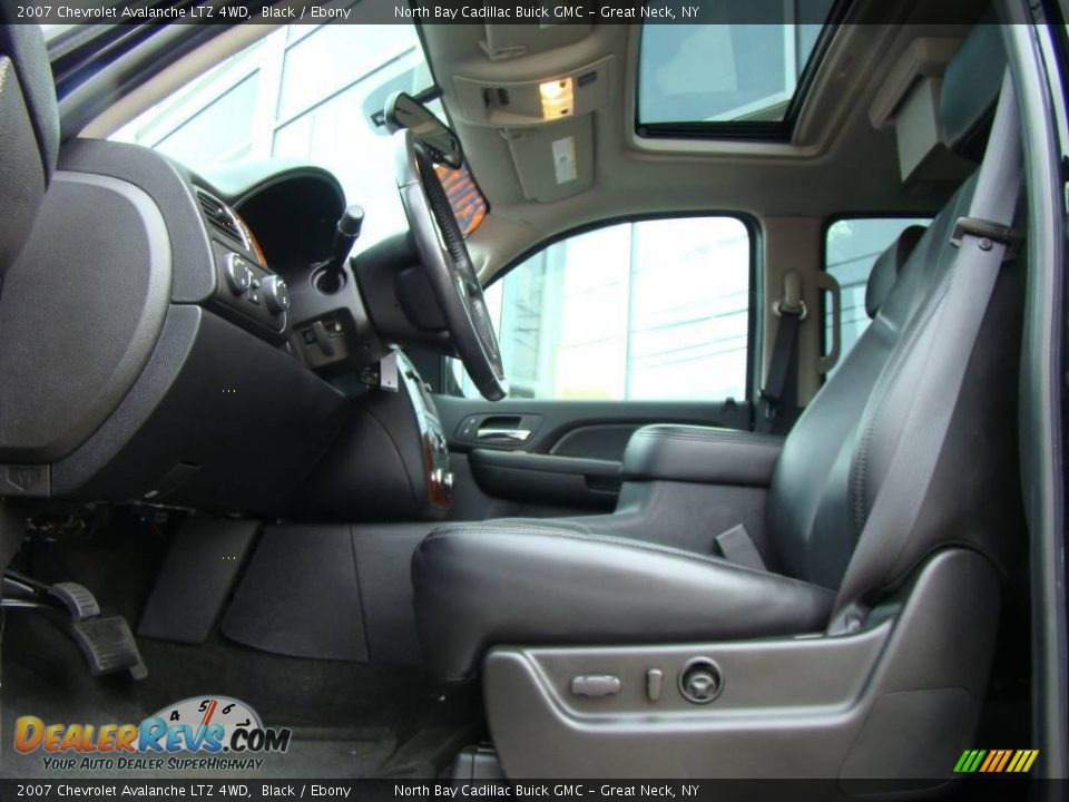 2007 Chevrolet Avalanche LTZ 4WD Black / Ebony Photo #11