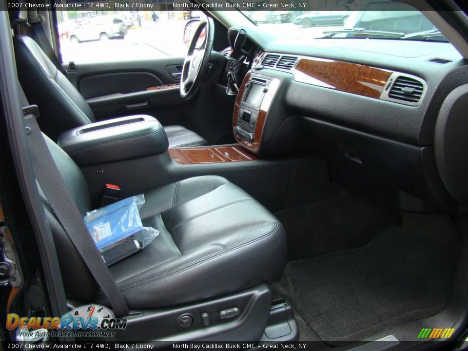 2007 Chevrolet Avalanche LTZ 4WD Black / Ebony Photo #19