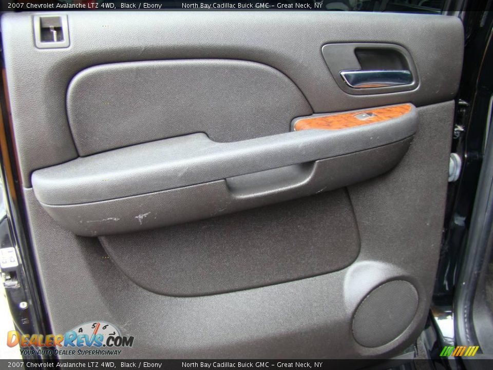 2007 Chevrolet Avalanche LTZ 4WD Black / Ebony Photo #21