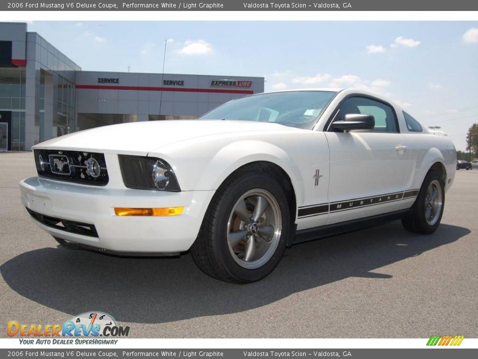 2006 Ford Mustang V6 Deluxe Coupe Performance White / Light Graphite Photo #2