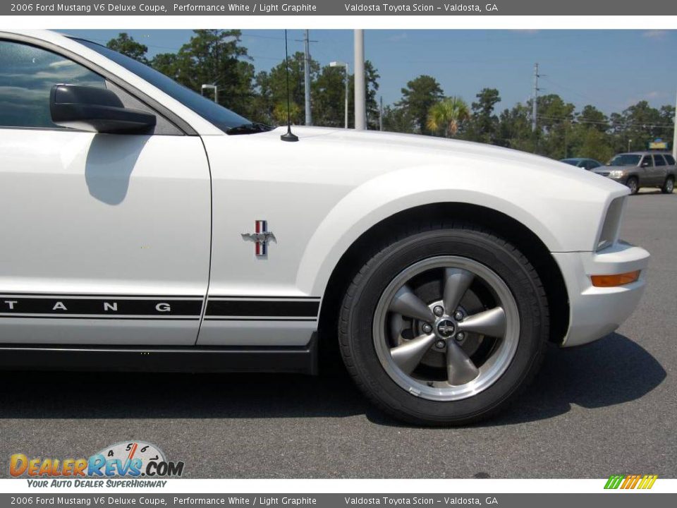 2006 Ford Mustang V6 Deluxe Coupe Performance White / Light Graphite Photo #6