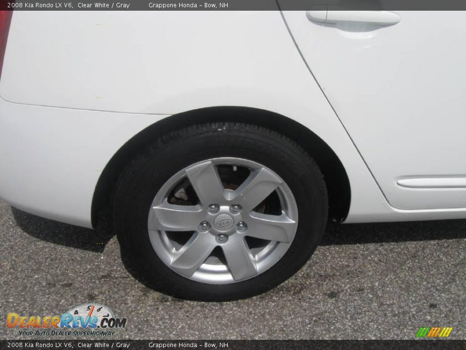 2008 Kia Rondo LX V6 Clear White / Gray Photo #4