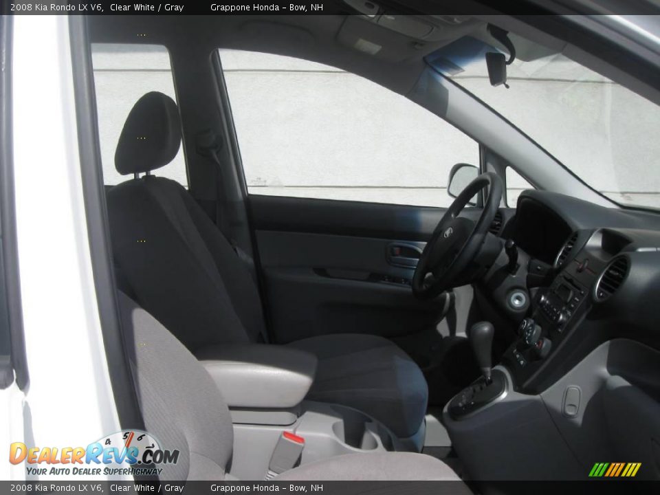 2008 Kia Rondo LX V6 Clear White / Gray Photo #6
