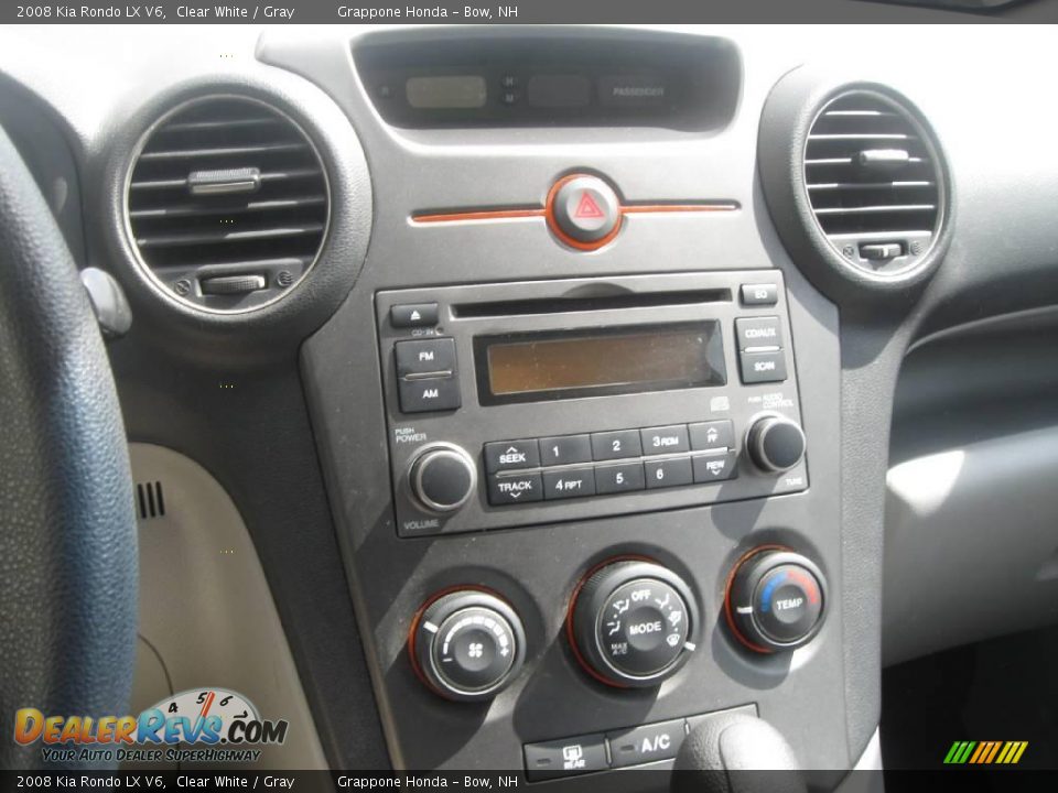 2008 Kia Rondo LX V6 Clear White / Gray Photo #7