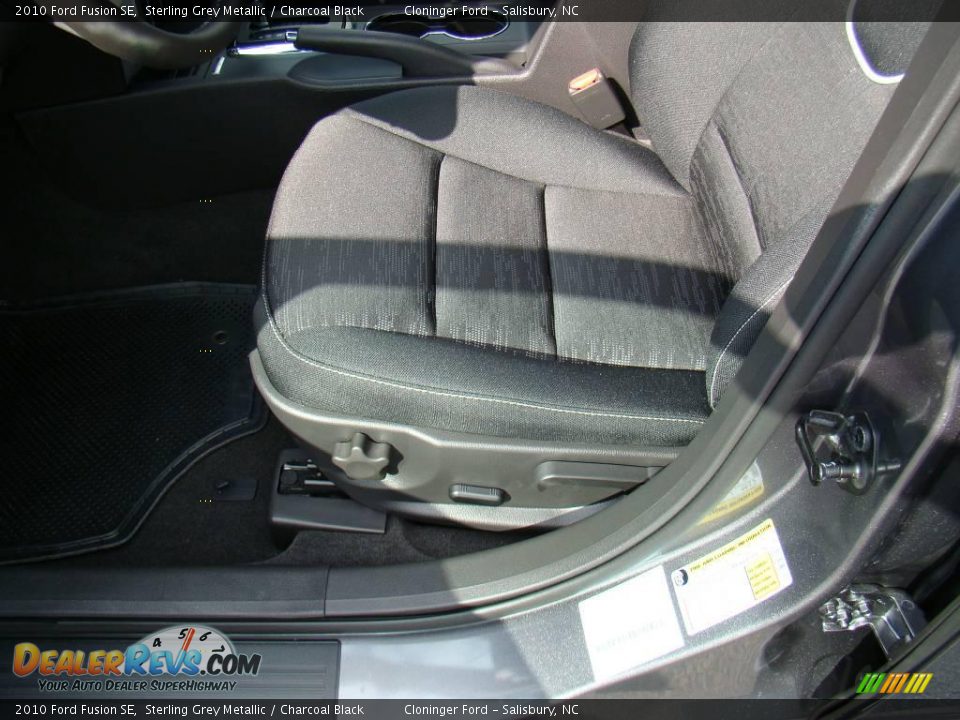 2010 Ford Fusion SE Sterling Grey Metallic / Charcoal Black Photo #17