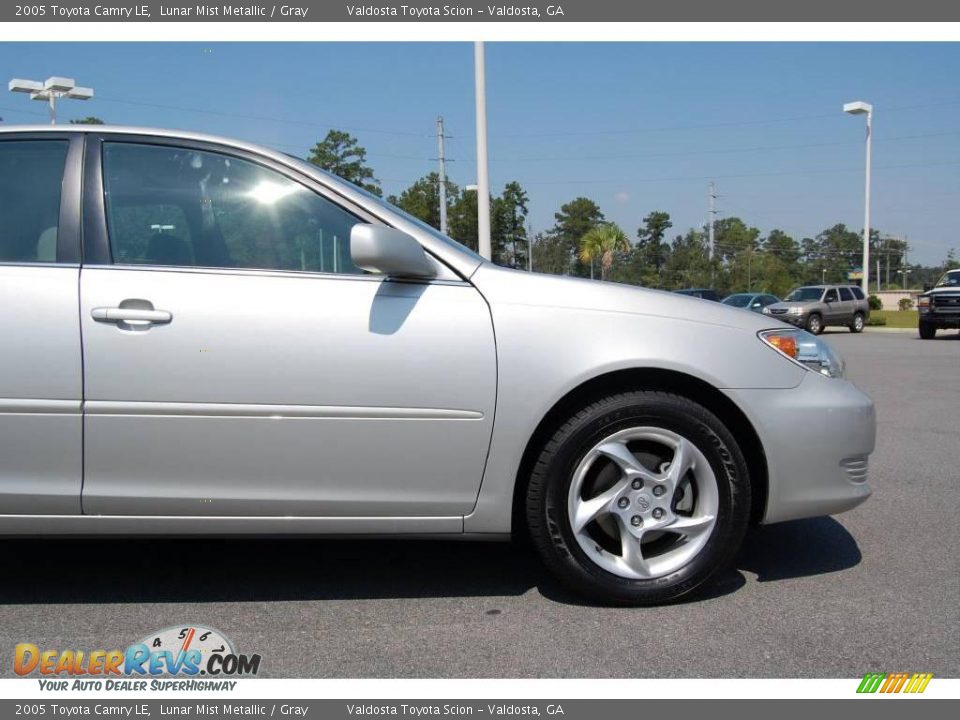 2005 Toyota Camry LE Lunar Mist Metallic / Gray Photo #6