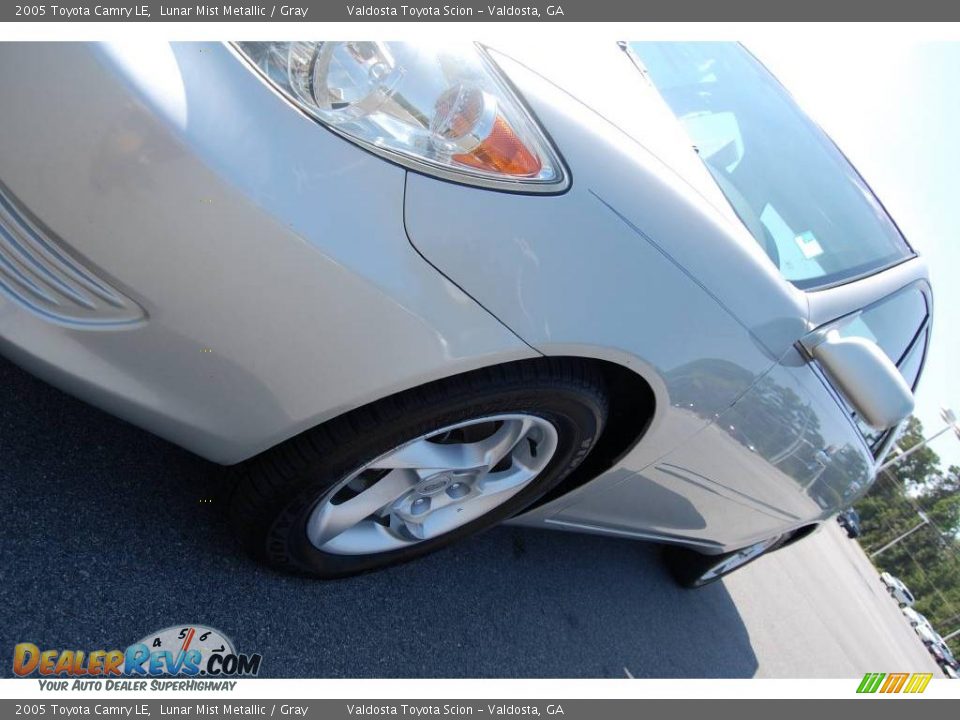 2005 Toyota Camry LE Lunar Mist Metallic / Gray Photo #7