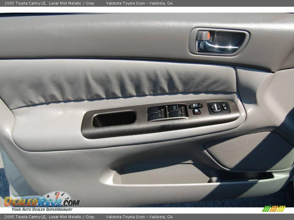 2005 Toyota Camry LE Lunar Mist Metallic / Gray Photo #16