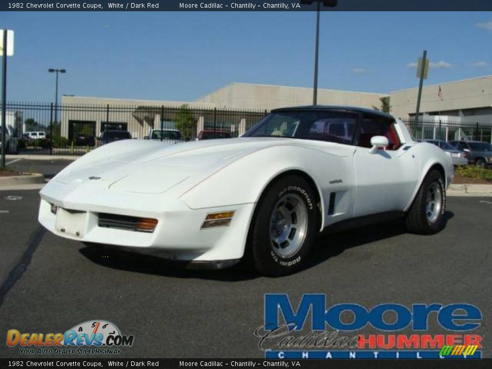 1982 Chevrolet Corvette Coupe White / Dark Red Photo #1