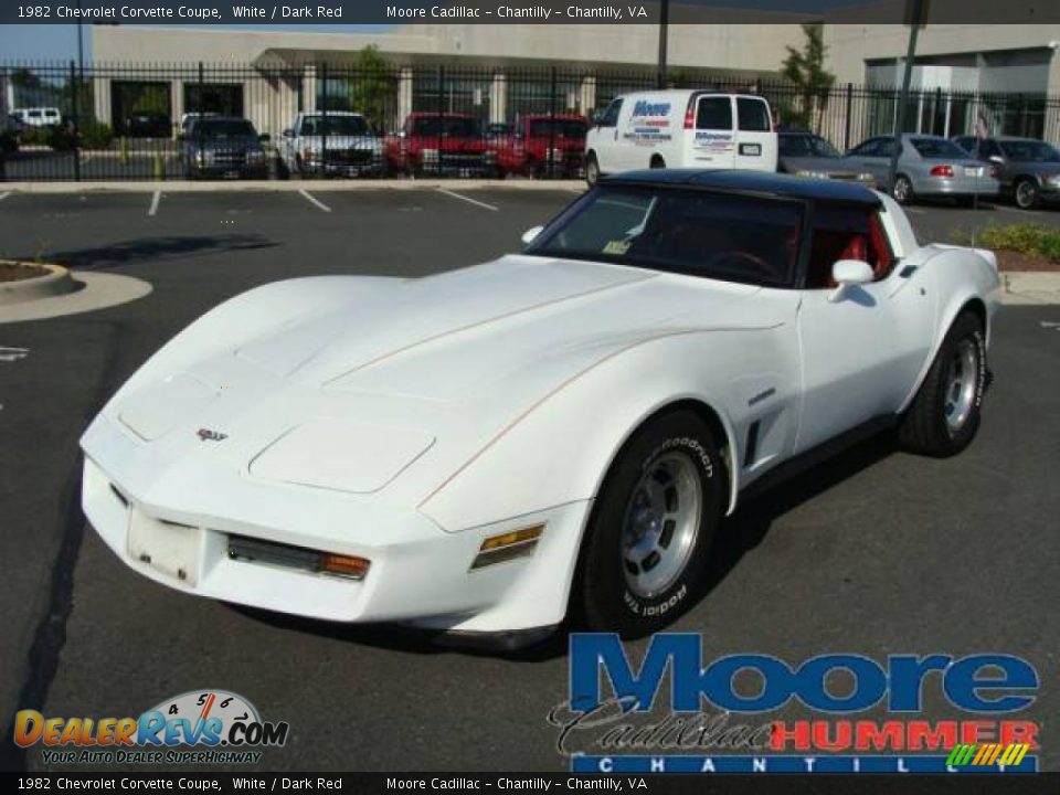 1982 Chevrolet Corvette Coupe White / Dark Red Photo #2