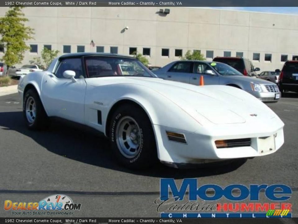 1982 Chevrolet Corvette Coupe White / Dark Red Photo #4
