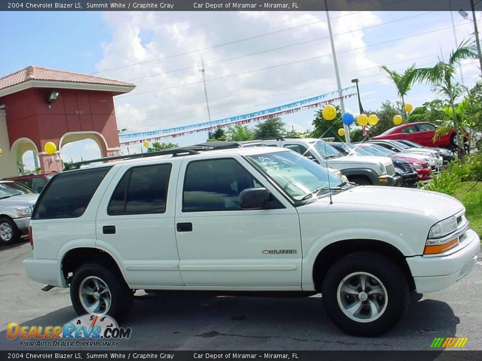 2004 Chevrolet Blazer LS Summit White / Graphite Gray Photo #2