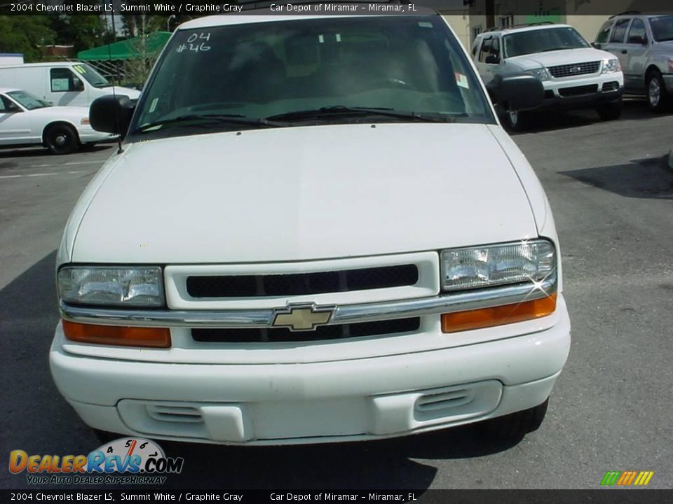 2004 Chevrolet Blazer LS Summit White / Graphite Gray Photo #9